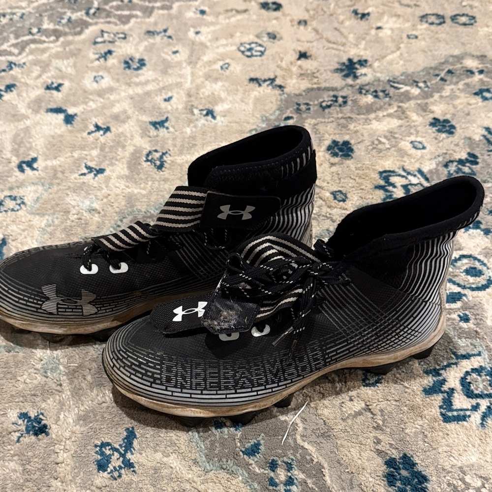 Under Armour Black and White Football Cleat